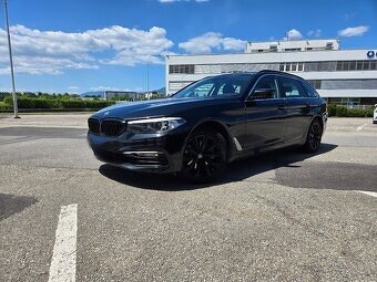 BMW Rad 5 Touring○2018○G31○Xd4x4 ○Kamera Navi Led Ťažné SR