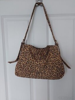 Nadčasová kožená kabela