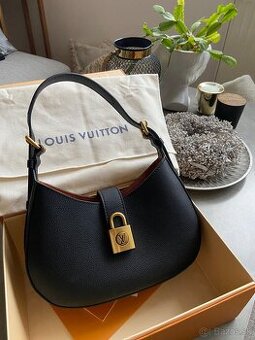 Nádherná černá kabelka Low Key Louis Vuitton
