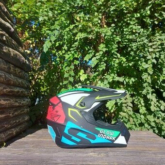 NOVÁ MOTOKROSOVÁ PRILBA – Veľkosť M NEPOUŽITÁ