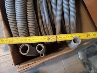 chránička  elektrických káblov .