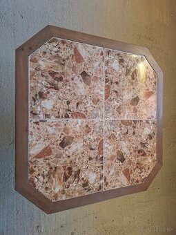 Konferenčný obývačkový stolík masív s dlaždicami