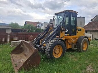 JCB 411 NAKLADAC