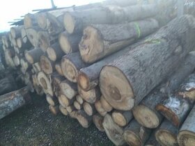 Smrekové drevo na technické využitie a kúrenie.