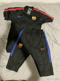 športová súprava FC Barcelona s krátkym rukávom (XL)