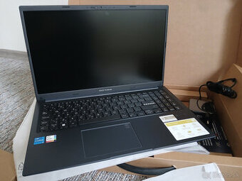 Nový notebook ASUS Vivobook 15 X1502VA-NJ875W