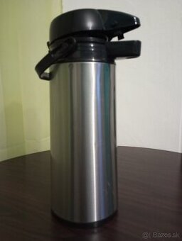 TERMOSKA S DAVKOVACOU PUMPOU 1,8l