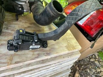 Fabia 1 plynovy pedal