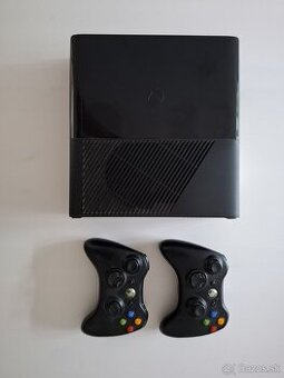 Xbox 360 E CONSOLE + 2 ovládače + FIFA 18