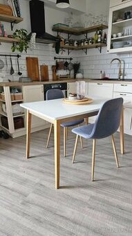 Kuchynsky stol + 2 stolicky