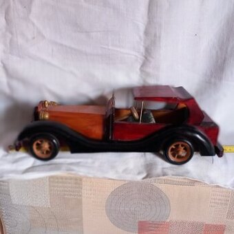 Drevené autíčko