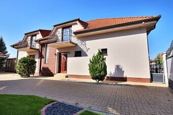 Dvojgeneračný rodinný dom v centre Malinova - 1