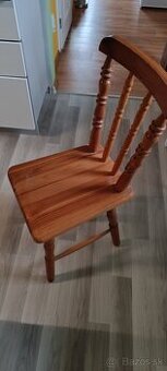DREVENÁ STOLIČKA