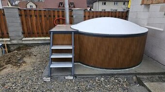 Koupací sud nebo vířivka - 1