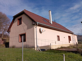 Vidiecka usadlosť po rekonštrukcii v obci Uhliská - 5993 m2 - 1