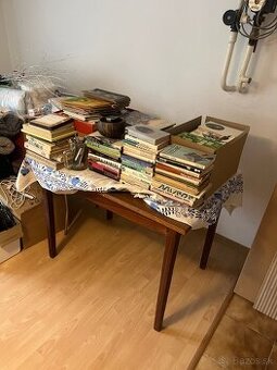 Predam stol + knihy zdarma