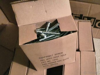 Konfirmáty, spojovačky, podpery, skrutky do dreva.