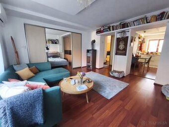 Dvojizbový byt v centre mesta, vlastne kúrenie