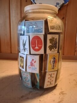 Zápalkové krabičky.