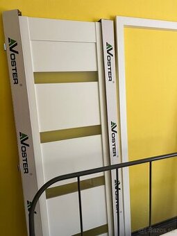 Úplne nové dvere so zárubnou biele so sklom 70L