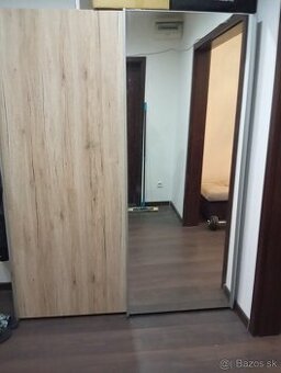 NOVA CENA : Ikea skrina so zrkadlom