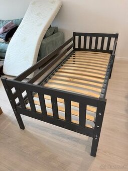 Darujem detskú postel s matracom