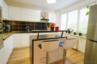 6. IZB.-232 m2-2 x KÚPEĽŇA-3 x WC-GARÁŽ-BAZÉN-ZARIADENÝ