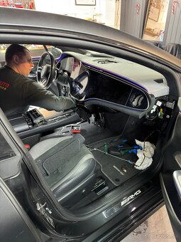 Oprava Mercedes-Benz Hyperscreen (MBUX)