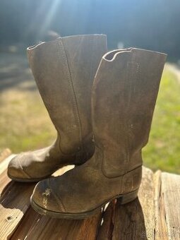 Predam stare vojenske čižmy