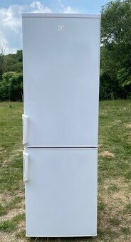 Predám chladničku s mraznickou elektrolux