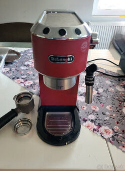 Pákový kávovar DeLonghi EC 685.R