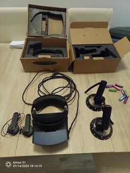 Acer OJO 500 VR s ovládačmi