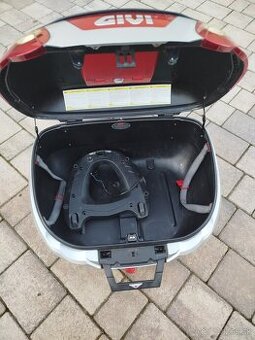 Kufor na motorku GIVI MAXIA 3
