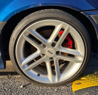 MOMO ARROW R17 5x120