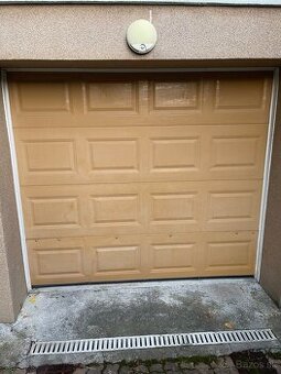 Sekčná garažová brána