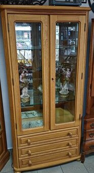 Vitrína dubová s fazetovými sklami