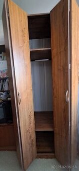 Dve volne stojce skrine