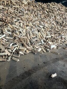 Suché palivové drevo buk dub agat