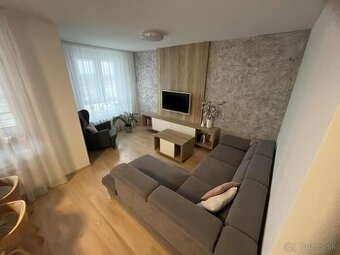 Moderný 2-izbový kompletne zariadený byt s loggiou a parkova - 1