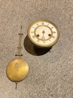 Strojček zo starožitnych hodín