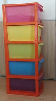 Plastový úložný box farebny