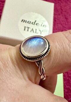 Nový strieborný prsteň s mesačným kameňom