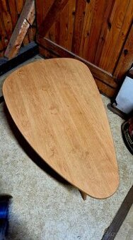 Konferenčný stôl do obývačky