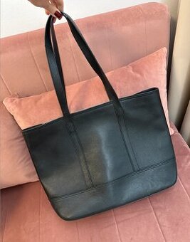Cierna kozena tote kabelka