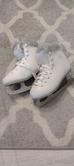 Dievčenské korčule