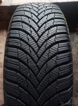 Predám 1 kus zimnú pneu r15