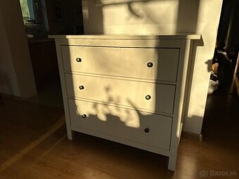 Biela Ikea Hemnes s 3 zásuvkami