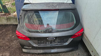 Ford Focus 2015 zadna kapota
