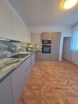 Veľkometrážny 4 izb. byt s 2-mi loggiami po kompletnej Rekon