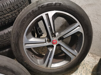 Jaguar F-Pace - orig. 20" alu disky s letnými pneu